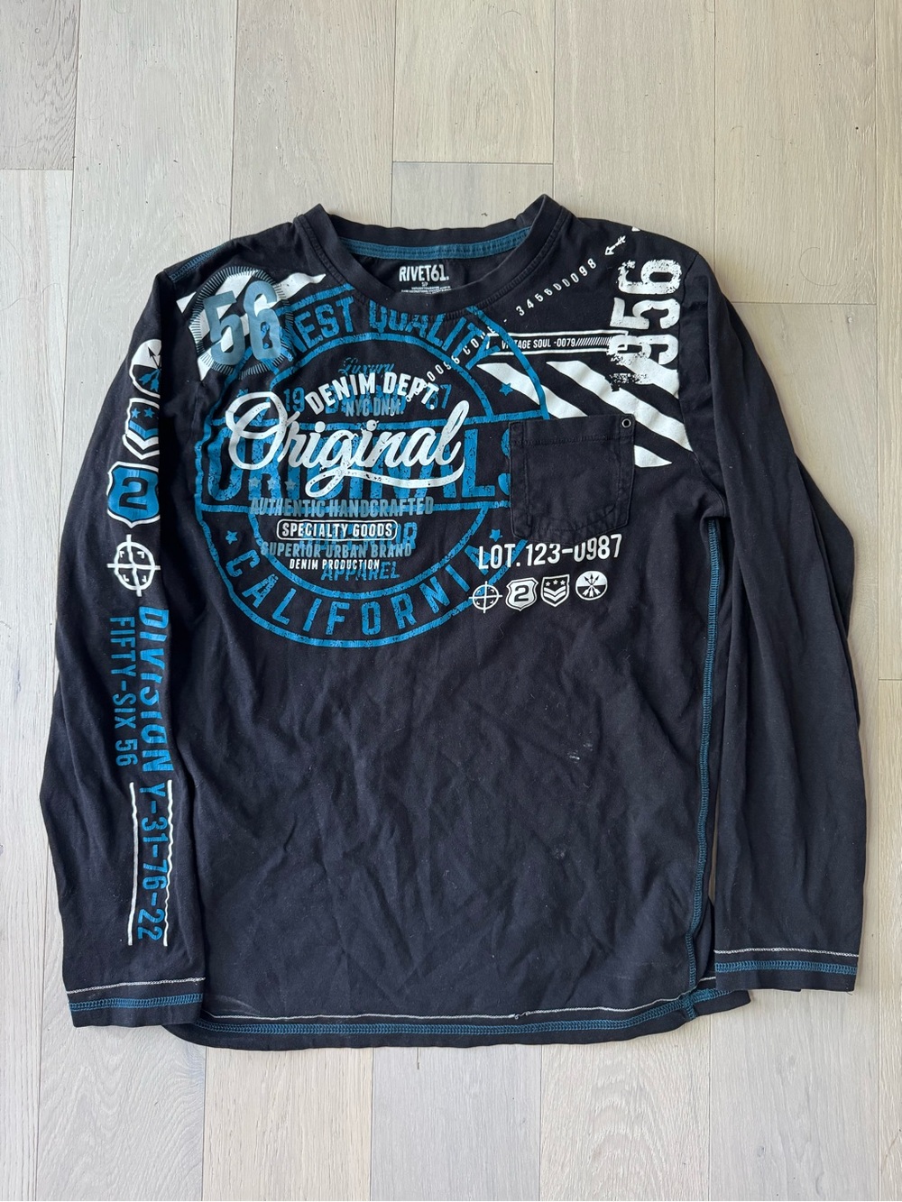 rivet61 black long sleeve graphic tee